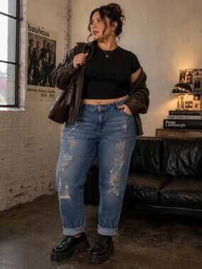 Torrid Premium Boyfriend Jeans Size 26 Distressed Ripped Medium Wash Plus Size